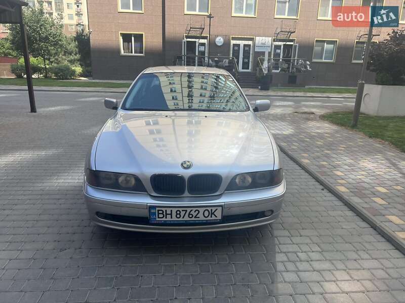 Седан BMW 5 Series 2000 в 