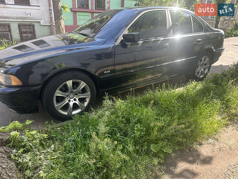 Седан BMW 5 Series 2000 в Черновцах