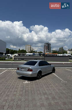 Седан BMW 5 Series 2002 в 