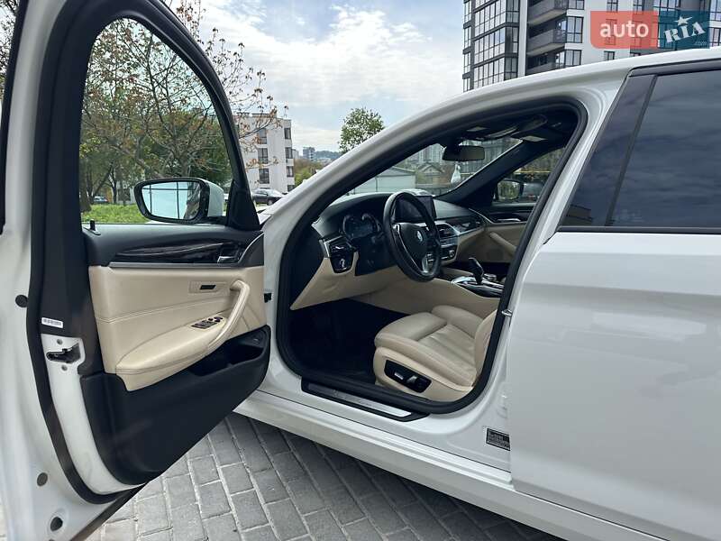 Седан BMW 5 Series 2019 в Львове