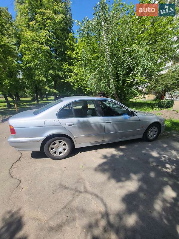 Седан BMW 5 Series 2001 в Буче