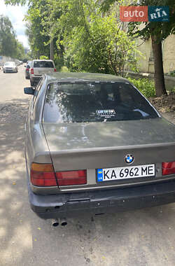Седан BMW 5 Series 1988 в Киеве