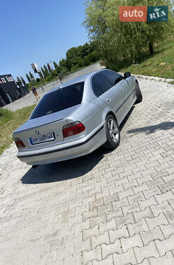 Седан BMW 5 Series 2000 в 
