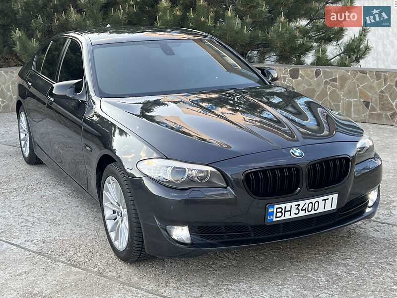 Седан BMW 5 Series 2012 в 