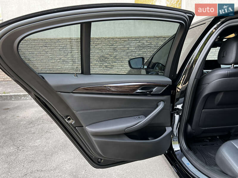 Седан BMW 5 Series 2018 в Дніпрі