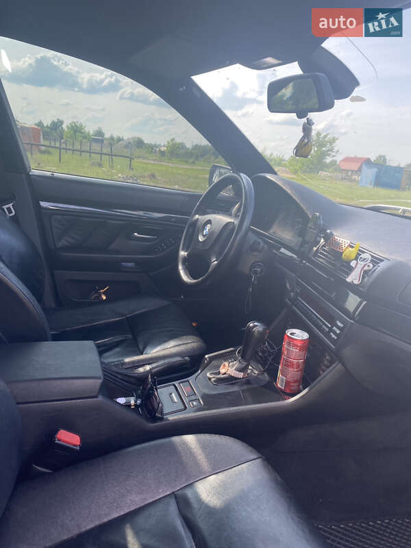 Седан BMW 5 Series 2002 в Рокитному