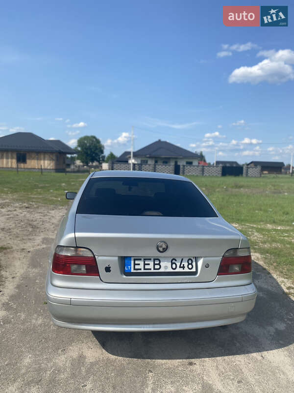 Седан BMW 5 Series 2002 в Рокитному