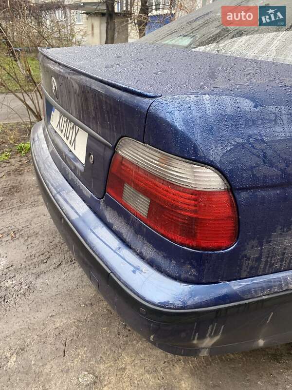 Седан BMW 5 Series 2001 в Вишневом фото 12 Седан BMW 5 Series 2001 в Вишневом