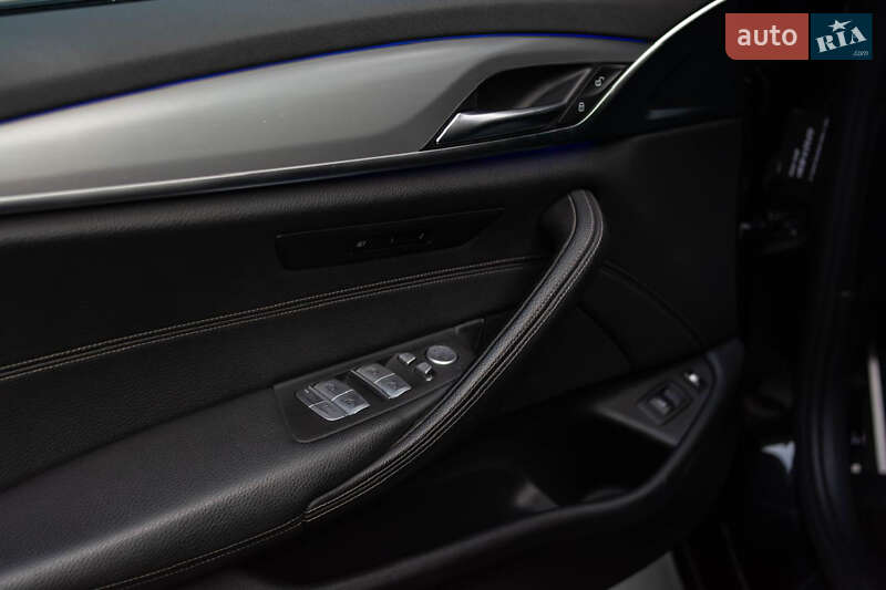 Седан BMW 5 Series 2019 в Ужгороді