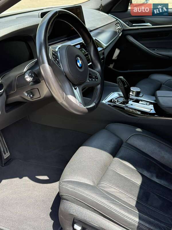 Седан BMW 5 Series 2023 в Новояворівську