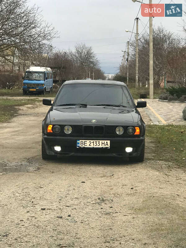 Седан BMW 5 Series 1993 в Николаеве