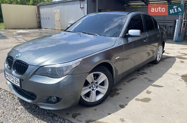 Седан BMW 5 Series 2003 в Ромнах