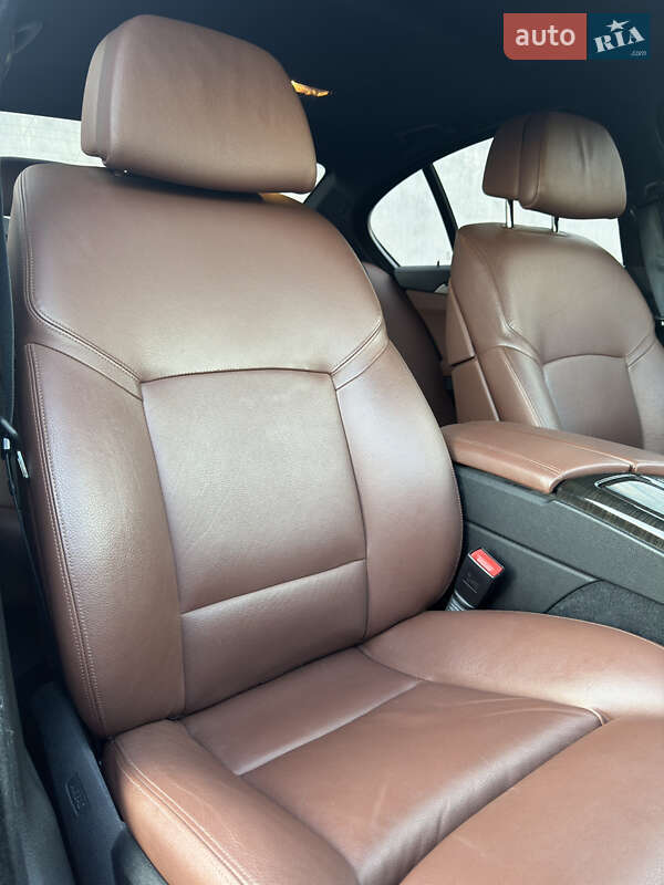 Седан BMW 5 Series 2013 в Львові