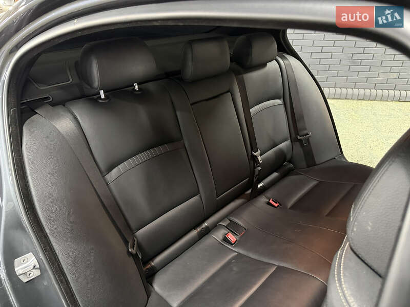 Седан BMW 5 Series 2016 в Кривому Розі