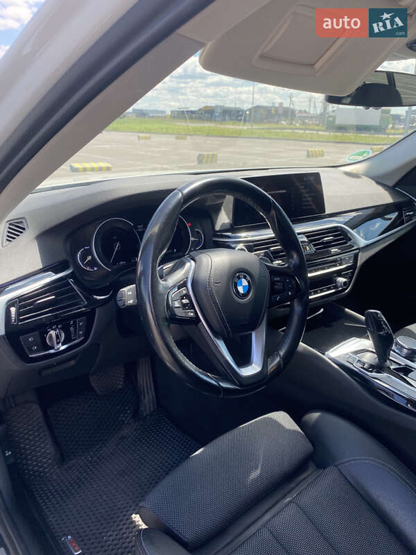 Седан BMW 5 Series 2017 в Львові