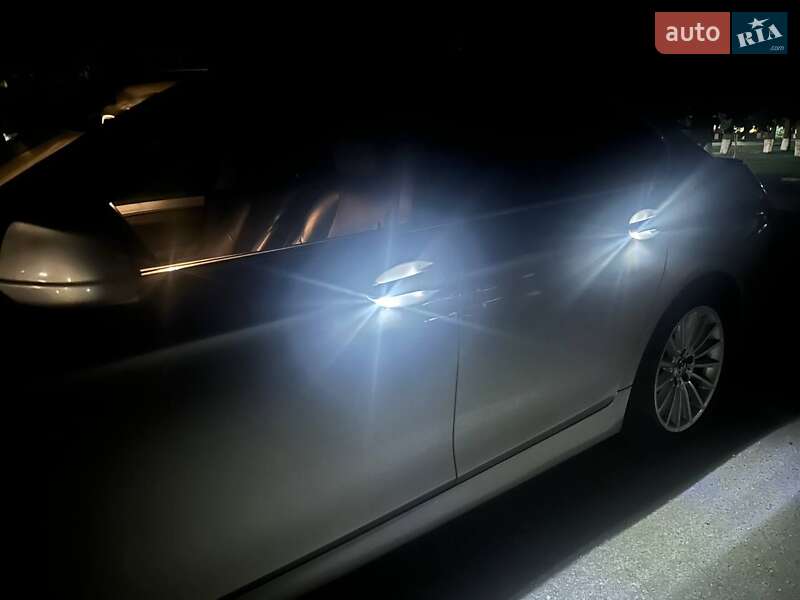 Седан BMW 5 Series 2012 в Золотоноше