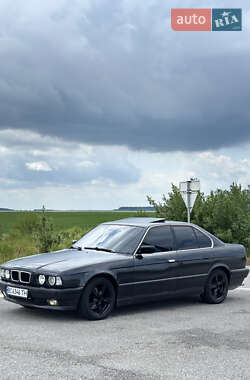 Седан BMW 5 Series 1989 в Радивиліві