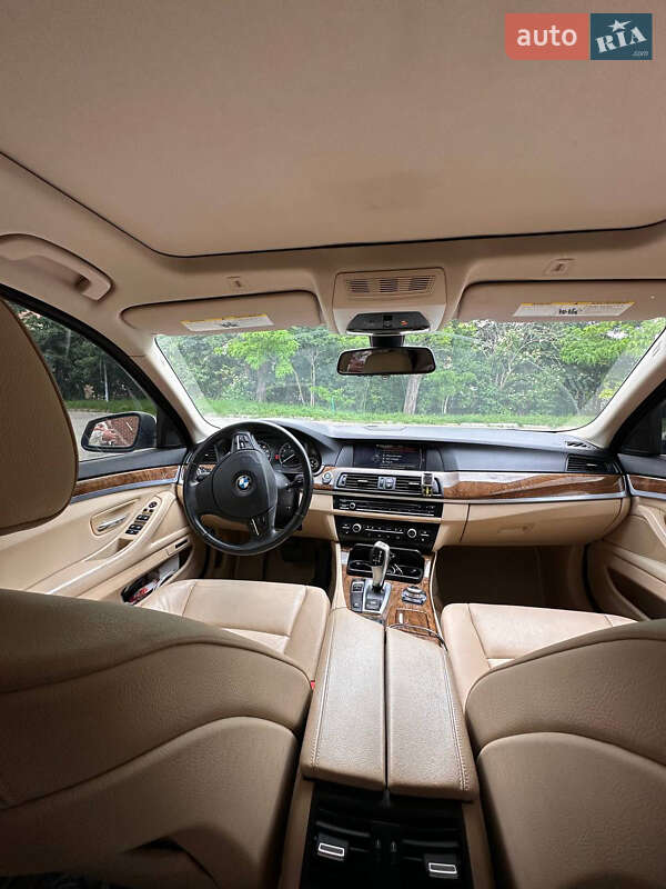 Седан BMW 5 Series 2012 в Львові