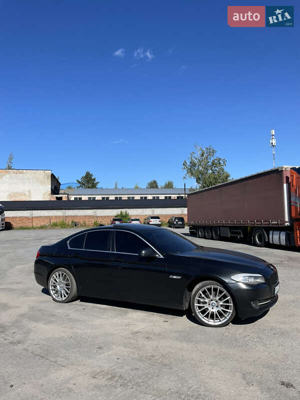 Седан BMW 5 Series 2012 в Звягелі