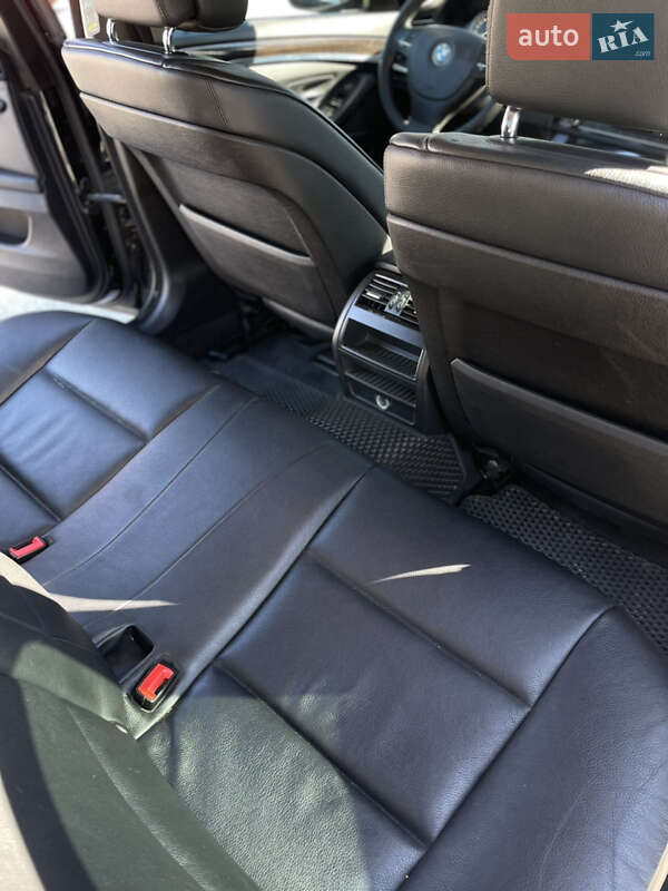 Седан BMW 5 Series 2012 в Звягелі