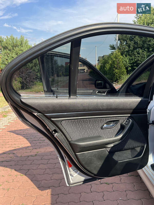 Седан BMW 5 Series 2002 в Чернівцях