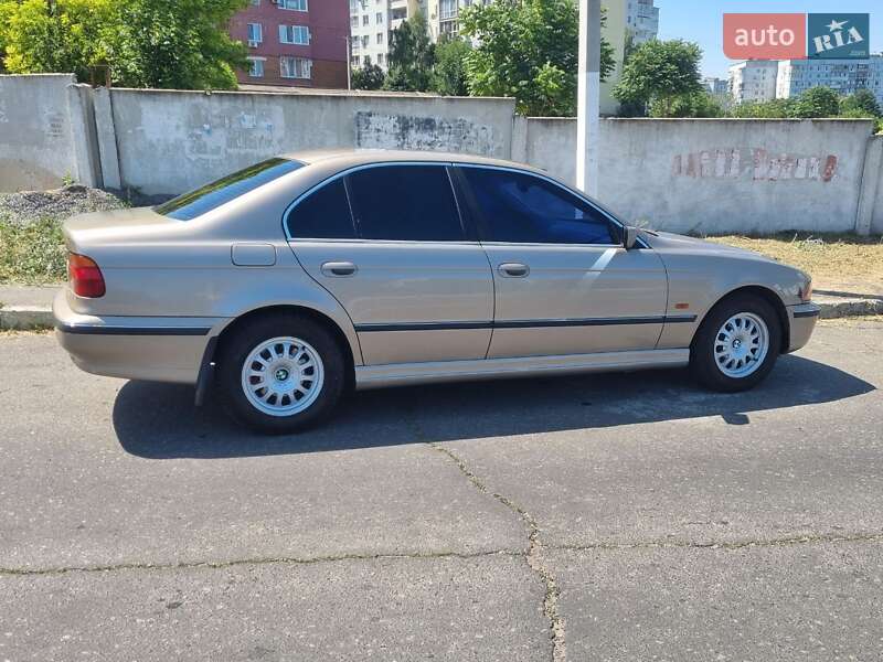 Седан BMW 5 Series 2000 в Одессе