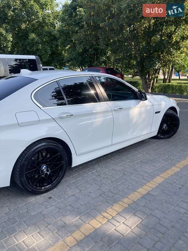 Седан BMW 5 Series 2012 в Каменском