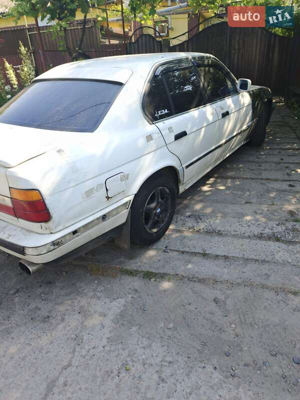Седан BMW 5 Series 1985 в Киеве