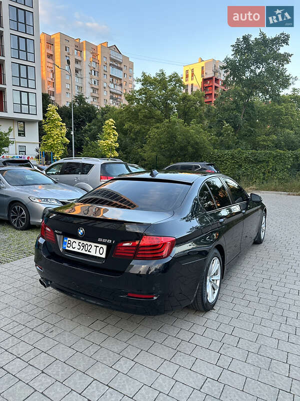 Седан BMW 5 Series 2014 в Львове