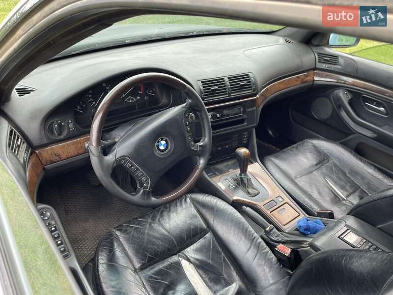 Седан BMW 5 Series 2000 в Рівному