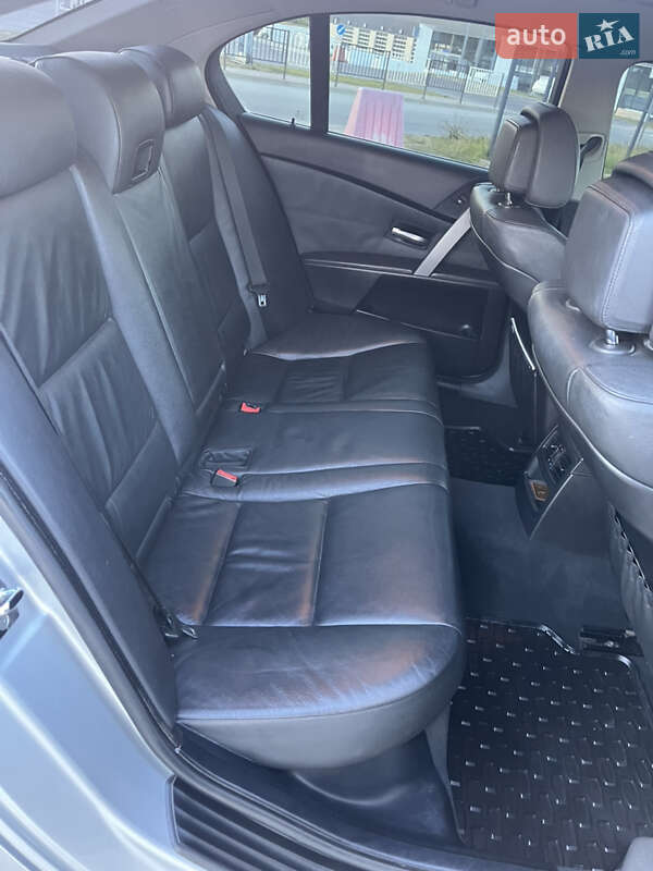 Седан BMW 5 Series 2005 в Львові
