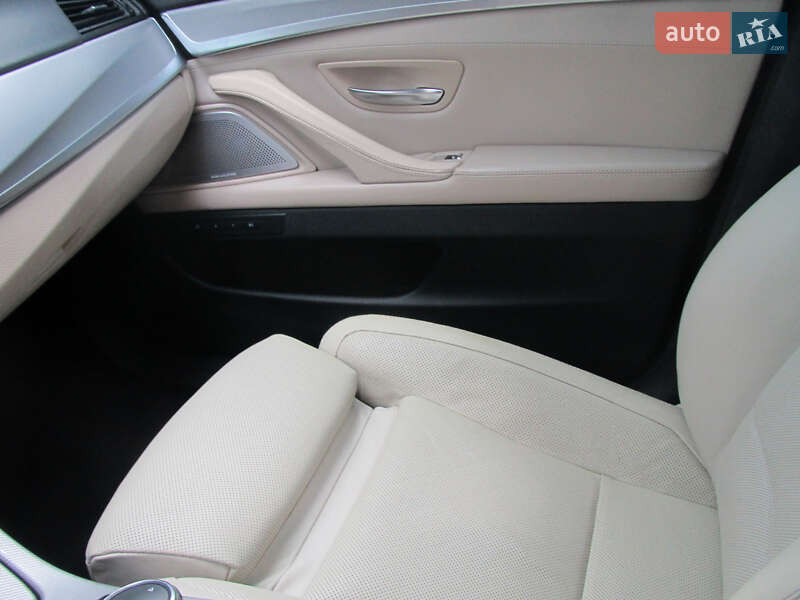 Седан BMW 5 Series 2015 в Коломые
