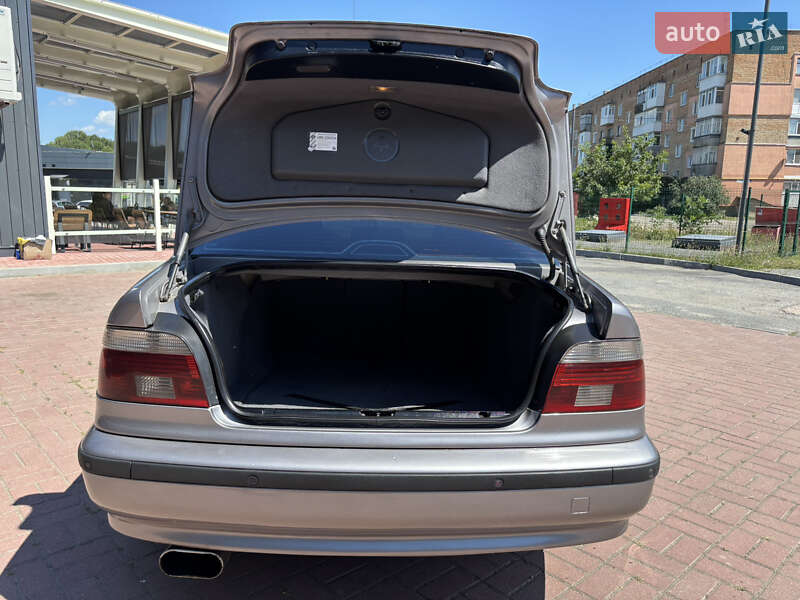 Седан BMW 5 Series 2001 в Знам'янці