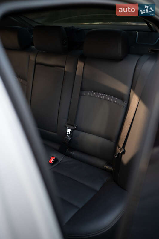 Седан BMW 5 Series 2013 в Львове