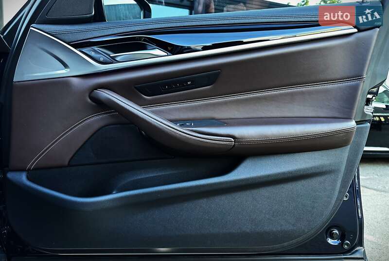Седан BMW 5 Series 2016 в Киеве