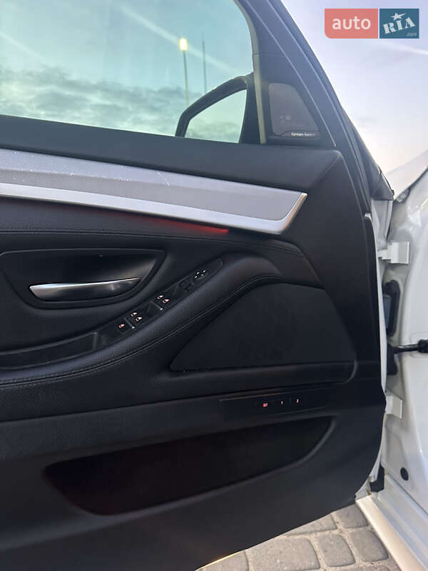 Седан BMW 5 Series 2016 в Львові