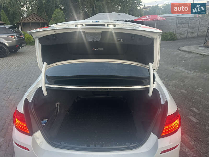 Седан BMW 5 Series 2016 в Львові