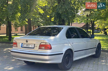 Седан BMW 5 Series 2000 в Калуше