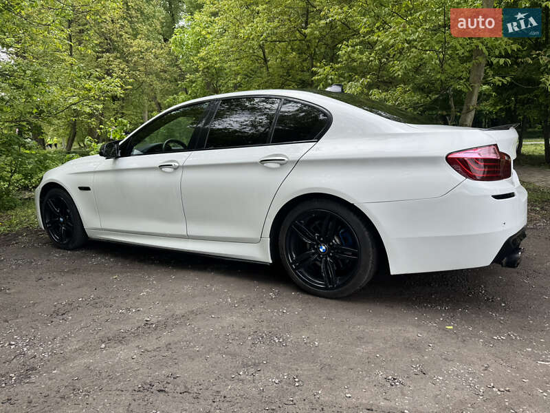 Седан BMW 5 Series 2015 в Хмельницькому