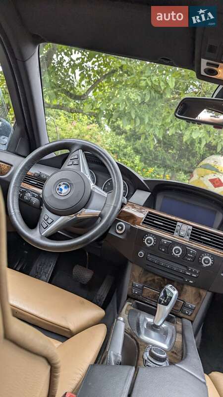 Седан BMW 5 Series 2009 в Львові