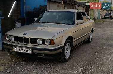 Седан BMW 5 Series 1988 в Запорожье