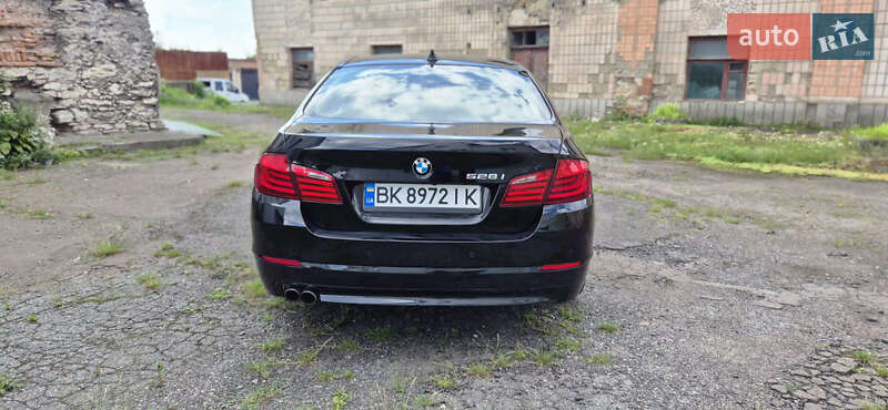 Седан BMW 5 Series 2011 в Дубні