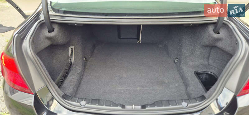 Седан BMW 5 Series 2011 в Дубні