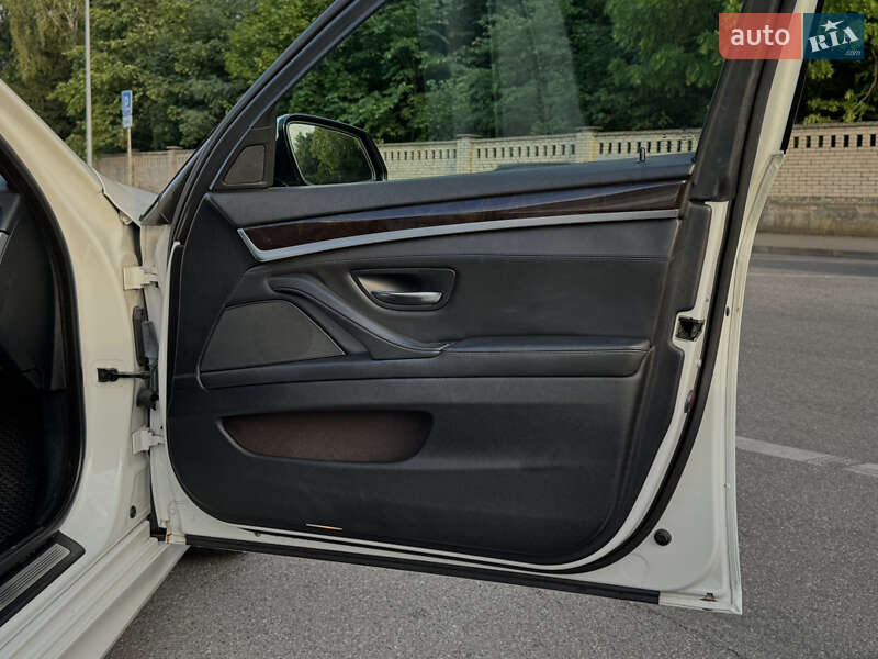 Седан BMW 5 Series 2015 в Виннице