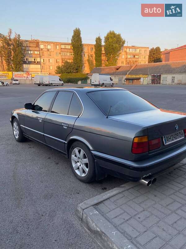 Седан BMW 5 Series 1990 в Павлограді