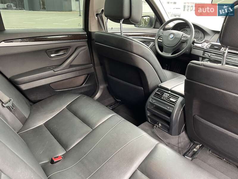 Седан BMW 5 Series 2013 в Львові