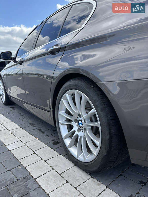 Седан BMW 5 Series 2013 в Львові