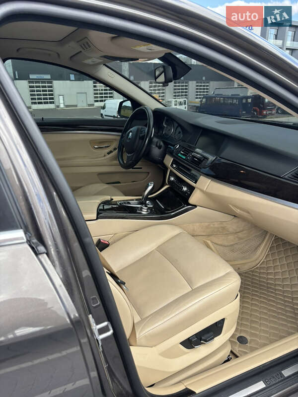 Седан BMW 5 Series 2013 в Львові