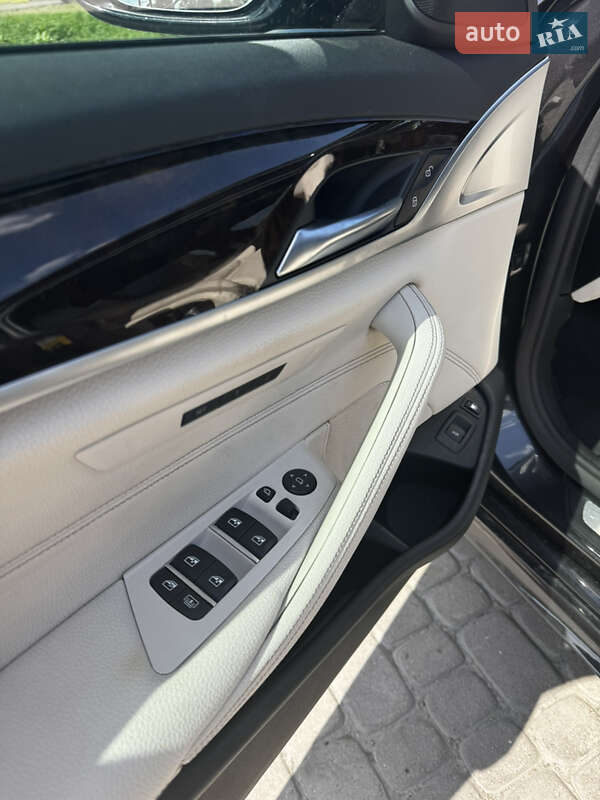 Седан BMW 5 Series 2018 в Львове