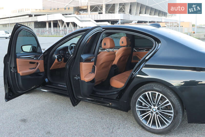Седан BMW 5 Series 2019 в Львове